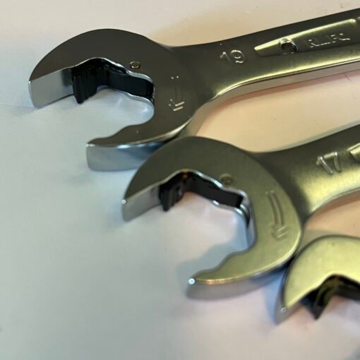 TONE RMFQ700BR FLEX-HEAD RATCHET WRENCH KIT WITH BRS20 BIT SET