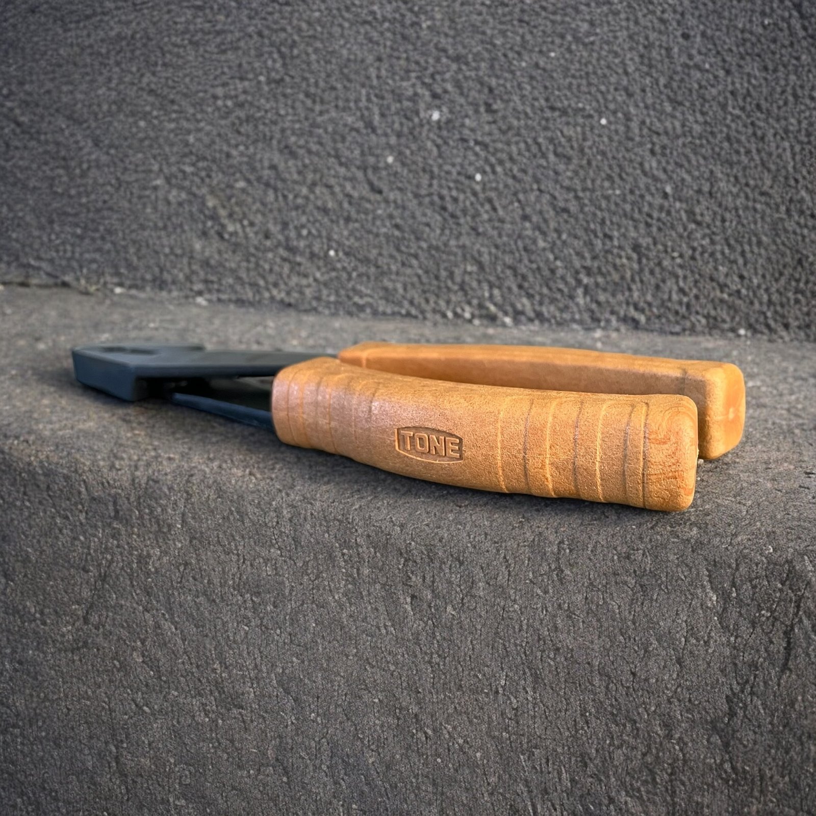 Tone CT175-GW non-slip lineman pliers